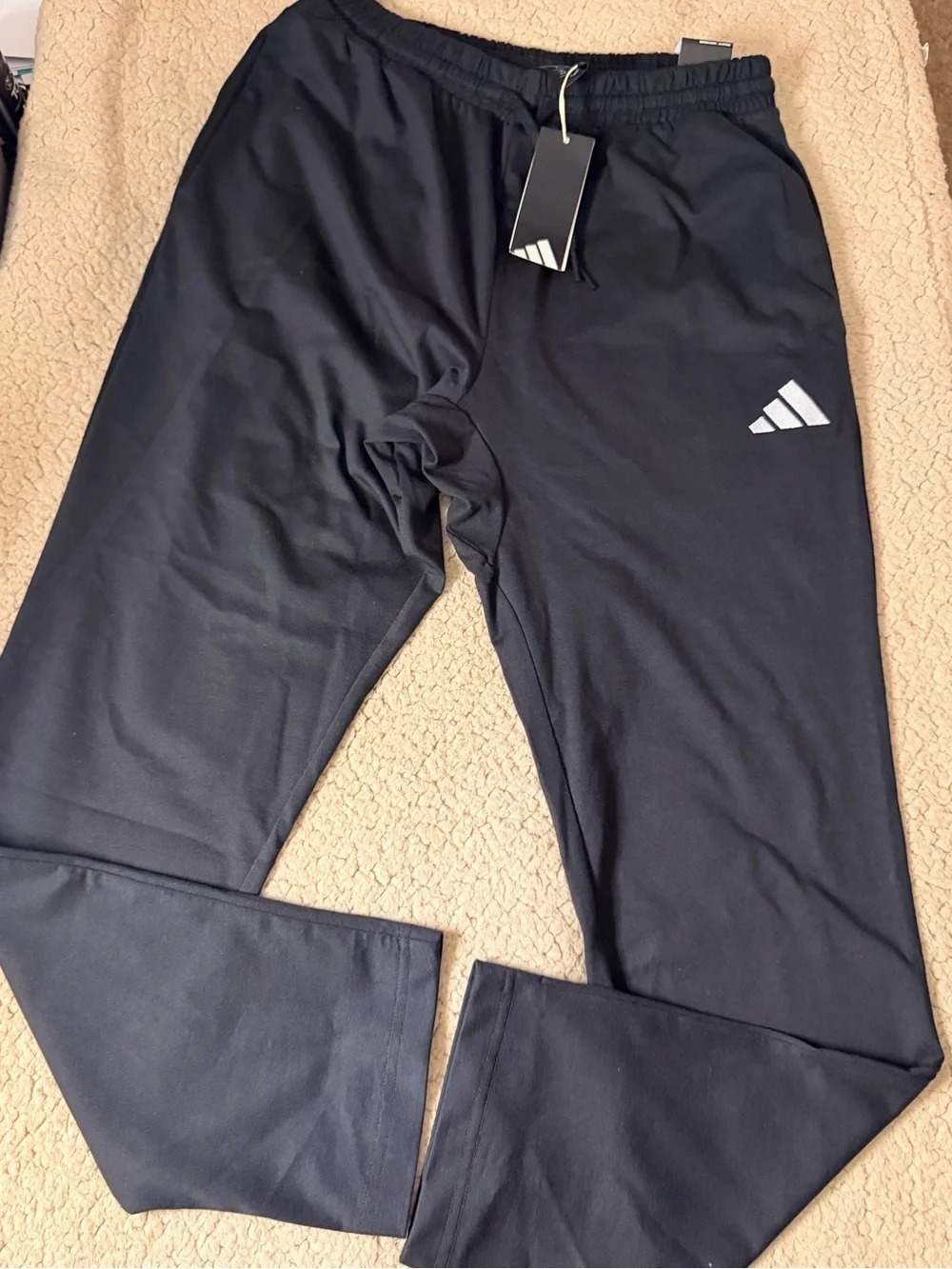 🤍New Adidas Men's Essentials Regular Fit Pants🤍